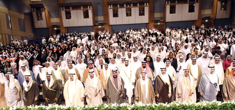 صاحب السمو الامير الشيخ صباح الاحمد وسمو ولي العهد الشيخ نواف الاحمد ومرزوق الغانم والشيخ جابر العبدالله والشيخ فيصل السعود وسمو الشيخ ناصر المحمد وسمو رئيس الوزراء الشيخ جابر المبارك وكبار الشيوخ خلال الحفل ﻿