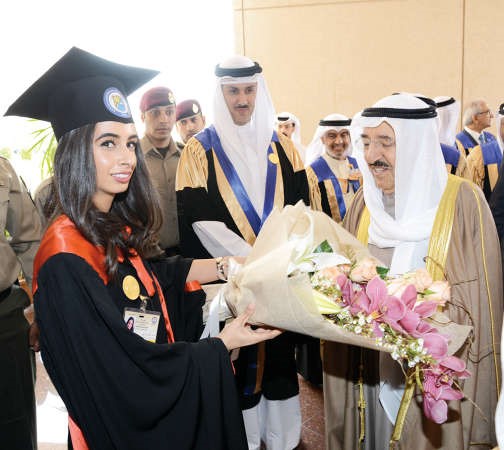 باقة ورد في استقبال صاحب السمو لدى وصوله الى الجامعة ﻿
