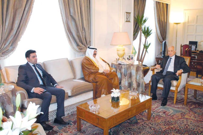 خالد الجارالله خلال لقائه د نبيل العربي بحضور السفير احمد البكر﻿