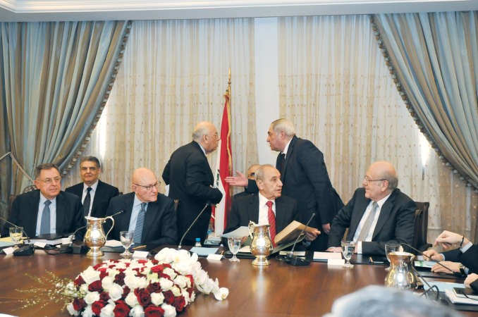 جانب من جلسة الحوار الوطني امسمحمود الطويل