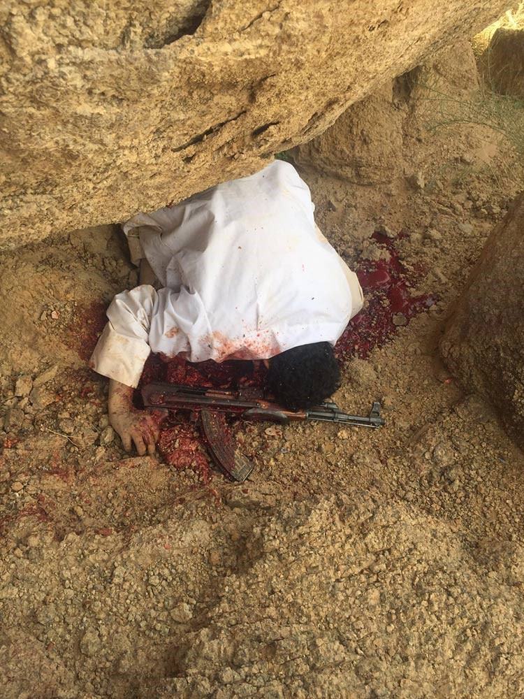بالصور.. رجال الأمن داهموا الإرهابيين الدواعش قاتلي  رجل الأمن السعودي بدر الرشيدي وأجهزوا عليهم في جبال حائل