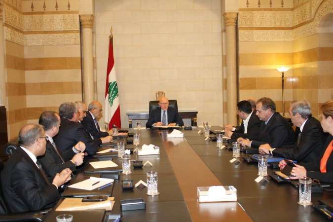اللجنة الوزارية المكلفة بمتابعة ملف النفايات خلال اجتماعها برئاسة رئيس مجلس الوزراء تمام سلام في السراي الكبير 	محمود الطويل﻿