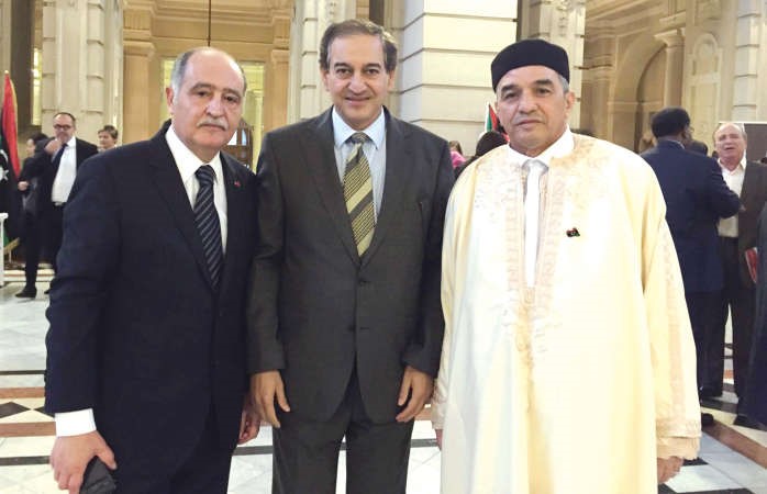 السفير دحمد بورحمة وعدد من الشخصيات العربية المشاركة
