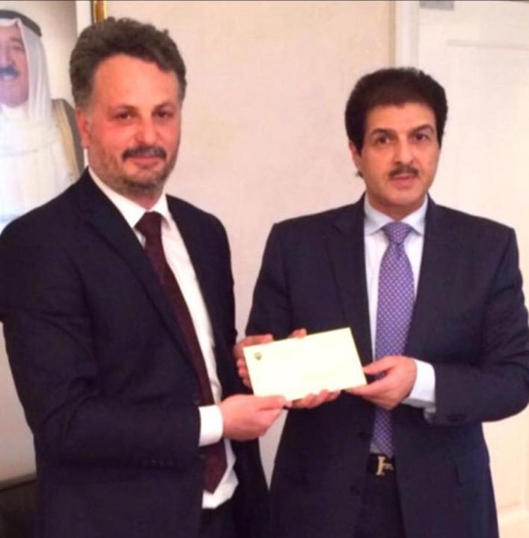 سفير الكويت يوسف عبد الصمد يسلم التبرع للمشيخة الاسلامية في الجبل الاسود