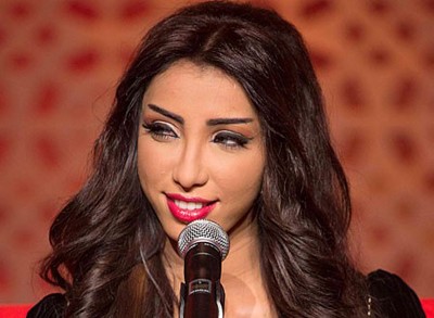 بالصور.. فستان زفاف مغربي يحوّل دنيا بطمة لعروس ملكية