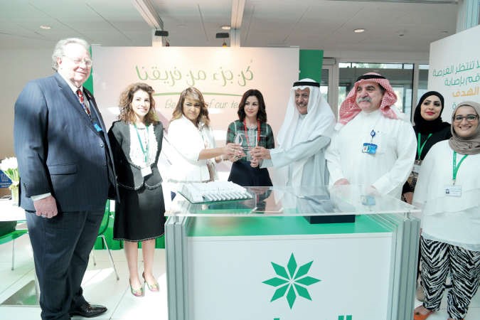 جانب من مشاركة التجاري بمعرض الفرص الوظيفية لجامعة الخليج للعلوم والتكنولوجيا