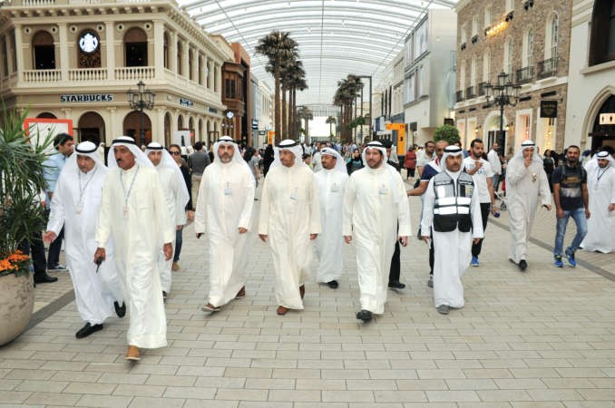 الشخ عبدالله الاحمد ومحمد العنزي ومحمد الاحمد وعبدالله الشعيب خلال الحملة	 ريليش كومار﻿