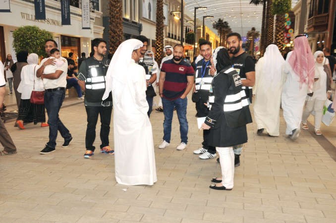 دخالد العنزي يستفسر من الضباط القضائيين عن حصيلة المخالفات﻿