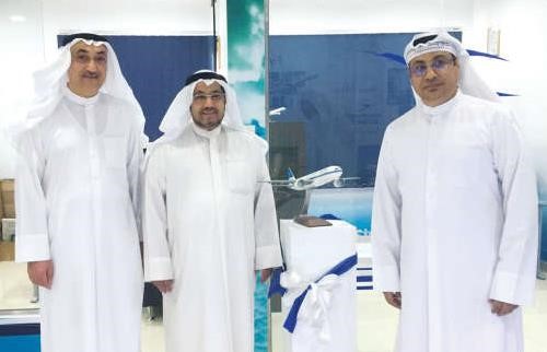 رئيس مجلس امناء الكلية دعبدالرزاق المحمود وعضو المجلس م مرزوق الشريفي ومدير المركز عبدالله نشمي العنزي﻿