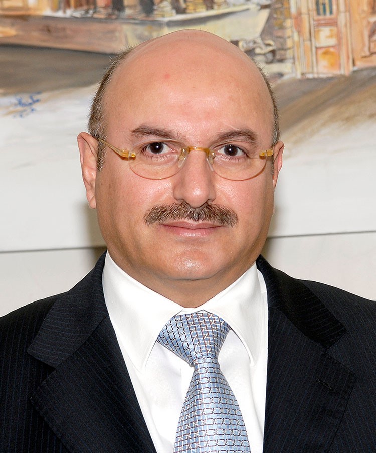 السفير عبدالعال القناعي