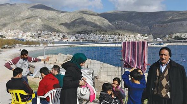 لاجئين عالقين في اليونان