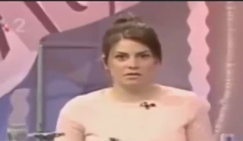 بالفيديو.. لحظة صادمة لوفاة مذيعة على الهواء