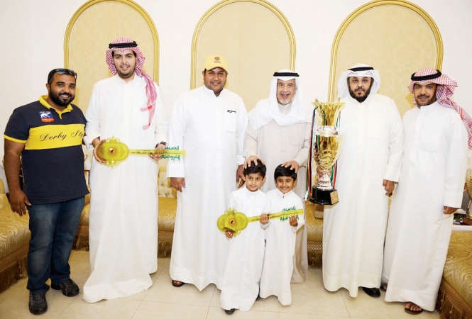 ابناء النشاما اهدوا الزعيم كاس الامير والسيارتين ﻿