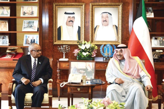 الشيخ صباح الخالد خلال اجتماعه مع دعبدالسلام هدليه عمر 