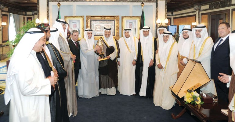 سمو الشيخ جابر المبارك مستقبلا دعبدالله الطريجي ووفد الاتحاد الكشفي للبرلمانيين العرب 