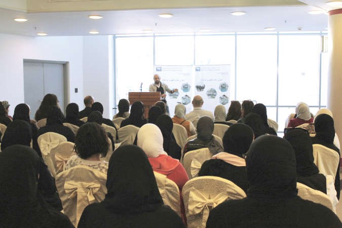 عيسى بهبهاني خلال المحاضرة﻿