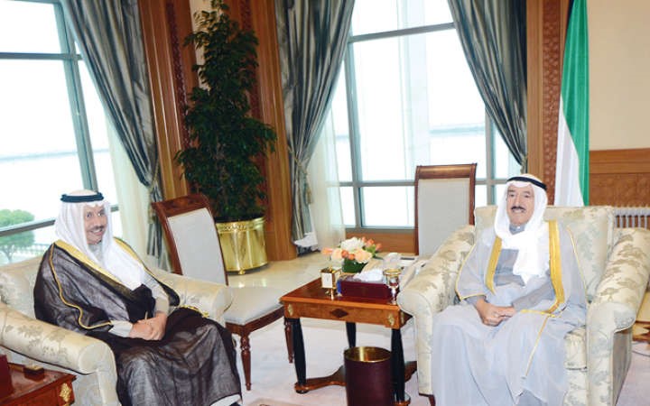 صاحب السمو الامير الشيخ صباح الاحمد مستقبلا سمو رئيس الوزراء الشيخ جابر المبارك 