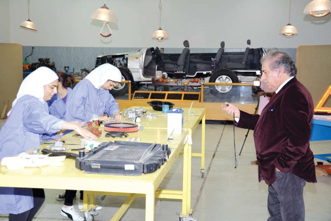 النادي العلمي: «فاطمة بنت الوليد» تفوز بالمركز الأول في «التعرف على أجزاء محرك السيارة»