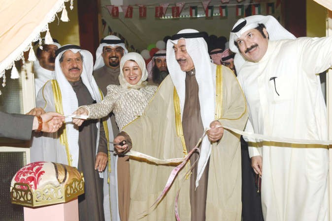 محافظ الجهراء الفريق ركن متقاعد فهد الامير خلال افتتاح المسرح الفني﻿