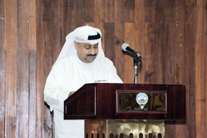 فيصل الاستاذ متحدثا خلال الملتقى ﻿