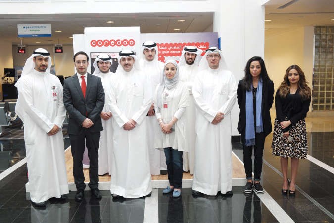 وفد اداريي Ooredoo في ركن الشركة بالمعرض﻿