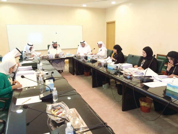 مانع العجمي مترئسا اجتماع اللجنة القانونية 