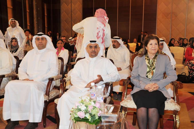 د سميرة السيد عمر تتابعفعاليات المؤتمر﻿