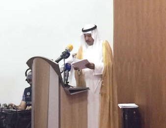 عبدالعزيز البابطين ملقيا كلمته