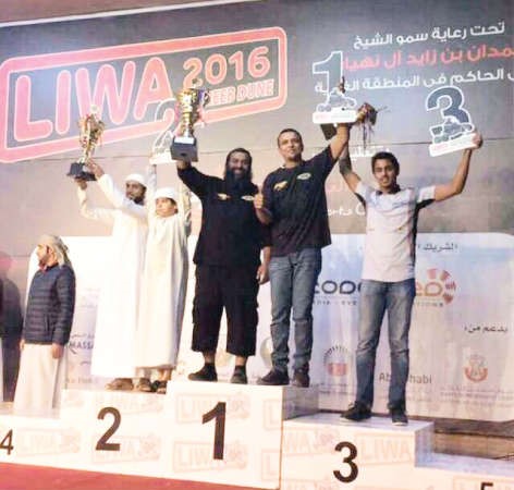 مشعل الفهد مع الفائزين على منصة التتويج لبطولة الامارات ﻿