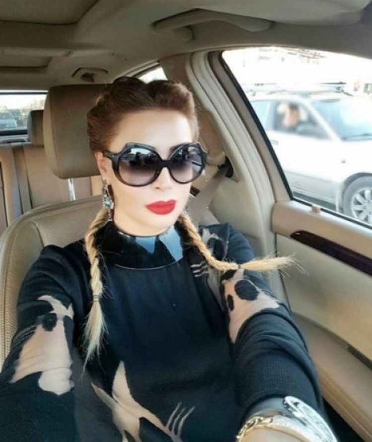 بالصور.. عاملة أثيوبية تصفف شعر نوال الزغبي.. وهكذا كانت النتيجة