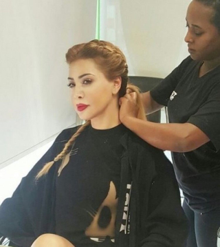 بالصور.. عاملة أثيوبية تصفف شعر نوال الزغبي.. وهكذا كانت النتيجة