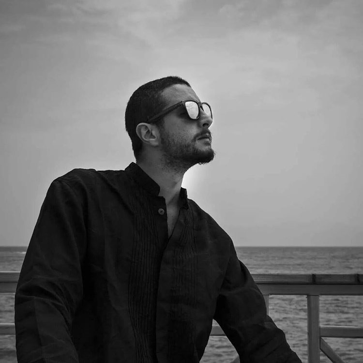 بالفيديو.. كيف شرح أحمد الفيشاوي لابنته قضية إثبات نسبها له؟