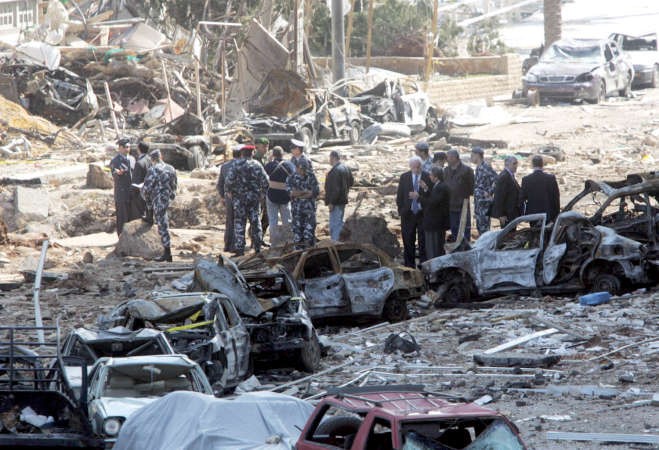 صورة ارشيفية لموقع اغتيال الشهيد رفيق الحريري وهي القضية التي وجهت فيها سهام الاتهام الى عناصر في حزب الله﻿