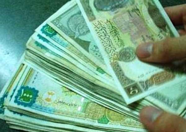 البنك المركزي يتدخل لوقف انخفاض الليرة أمام الدولار