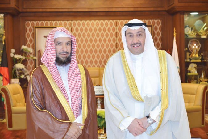 الشيخ فيصل الحمود والمستشار الخاص لخادم الحرمين الشريفين دسعد بن ناصر الشثري