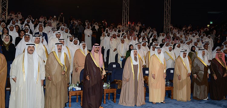 صاحب السمو الامير الشيخ صباح الاحمد وسمو ولي العهد الشيخ نواف الاحمد والشيخ جابر العبدالله والشيخ فيصل السعود والشيخ ناصر المحمد وسمو الشيخ جابر المبارك ود ابراهيم الدعيج خلال النشيد الوطني