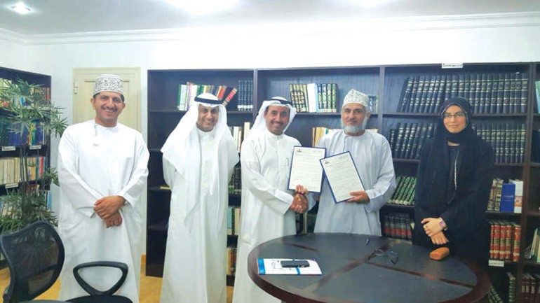 اتفاقية تعاون بين «رابطة الأدباء» و«الجمعية العمانية للكتّاب والأدباء»