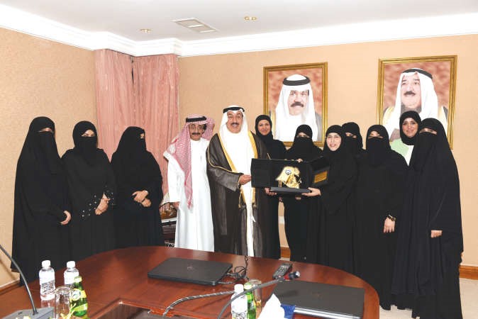 محافظ الجهراء يؤكد على أهمية دور العنصر النسائي في المجتمع ويشيد بالجهود الكبيرة التي يقوم بها