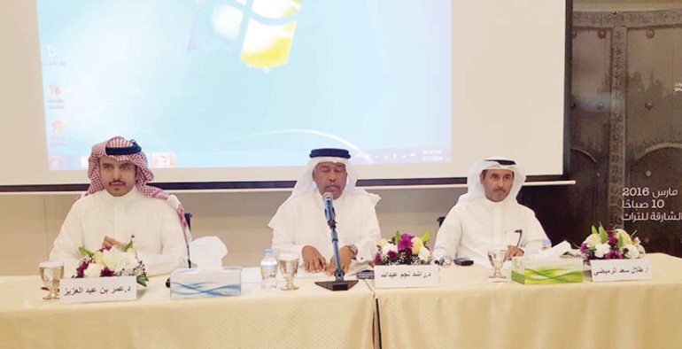 طلال الرميضي خلال مشاركته في الندوة﻿