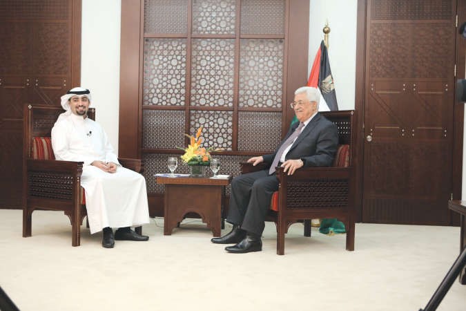 الرئيس الفلسطيني محمود عباس خلال اللقاء مع الزميل محمد طلال السعيد﻿