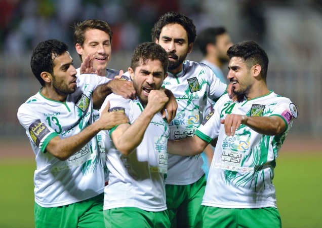 فراس الخطيب محتفلا بتسجيل الهدف الرابع في مرمى السالمية 	الازرقكوم﻿