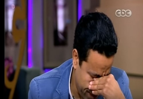 بالفيديو.. انهيار سامح حسين بالبكاء مع منى الشاذلي