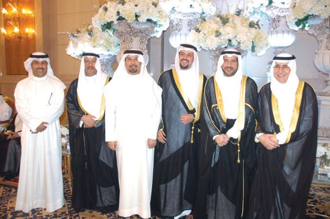 الشيخ عبدالله الاحمد مهنئا