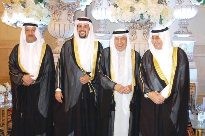 السفير السعودي د عبدالعزيز الفايز مباركا