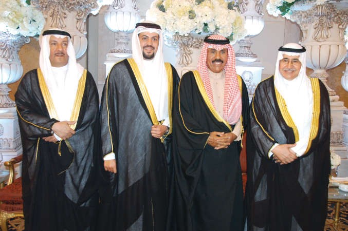 سمو ولي العهد الشيخ نواف الاحمد يقدم التهاني