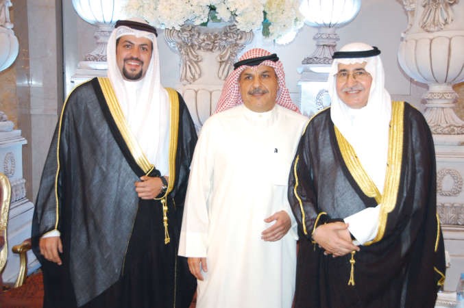 الشيخ مازن الجراح يبارك للمعرس ووالده