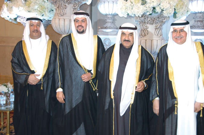 سمو الشيخ ناصر المحمد يبارك للمعرس ووالده دعبدالوهاب الفوزان ووالد العروس عادل الرشيد البدر