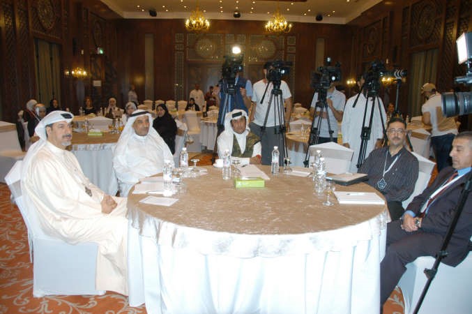 فريد العلي وعدد من الحضور خلال الملتقى 	محمد هاشم﻿