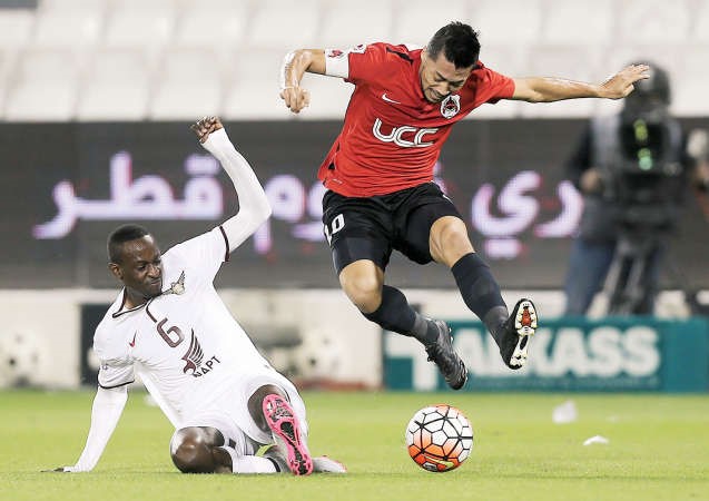 لاعب الريان تاباتا سيجد رقابة لصيقة من مدافع الجيش ياسر ابوبكر 