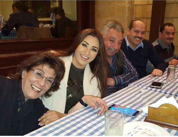 بالصور.. سماح أنور تلتقي حبيبها السابق على الغداء